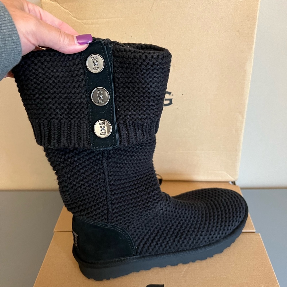 Brand new in box womens Sz 8 UGG Purl cardy knit boots